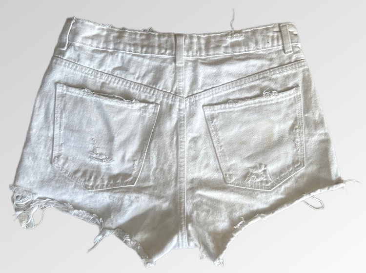 מכנסי ג׳ינס קצרים בצבע לבן! גזרה גבוהה! (ללא לייקרה) מידה 28 Zara – תמונה 2