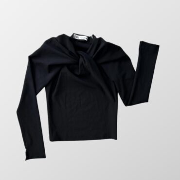 חולצה אלגנטית לייקרה בצבע שחור צווארון מיוחד! מידה S Zara