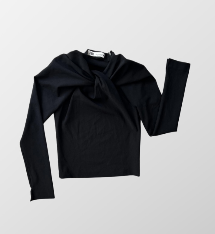 חולצה אלגנטית לייקרה בצבע שחור צווארון מיוחד! מידה S Zara