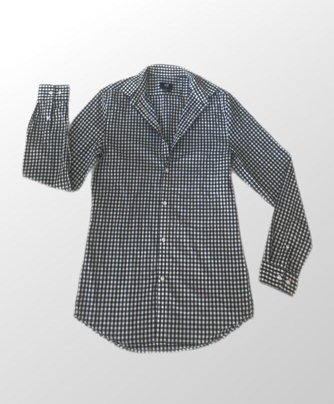 ⁦חולצה מכופתרת אוברסייז H&M בהדפס משבצות שחור לבן מידה S⁩ – תמונה ⁦2⁩