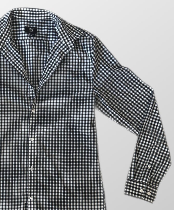 ⁦חולצה מכופתרת אוברסייז H&M בהדפס משבצות שחור לבן מידה S⁩ – תמונה ⁦3⁩