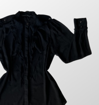 חולצת שיפון Zara מכופתרת בצבע שחור עם מלמלה בצווארון מידה L